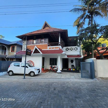 Kairali Palace Home Stay Thekkady Ngoại thất bức ảnh