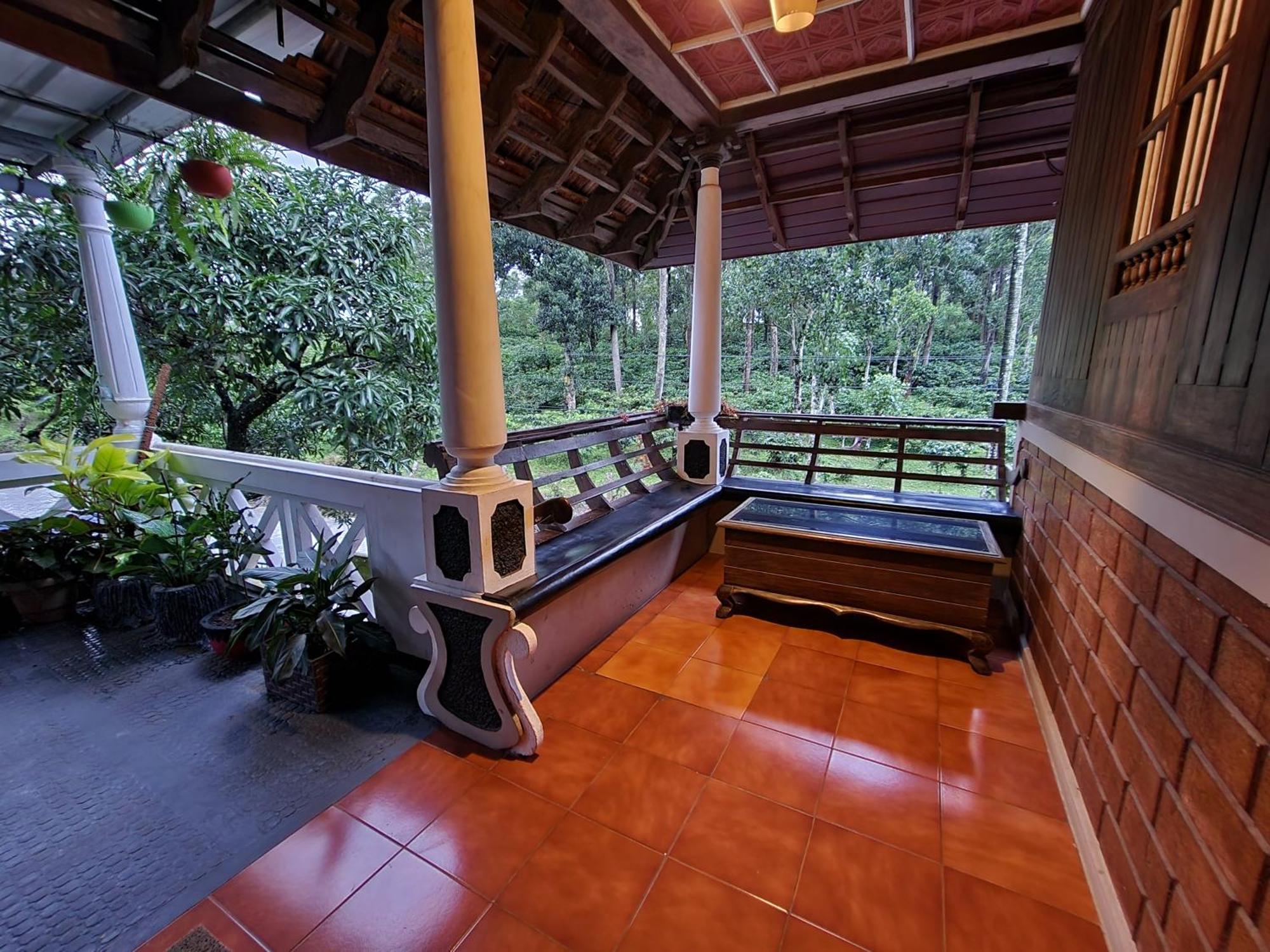 Kairali Palace Home Stay Thekkady Ngoại thất bức ảnh