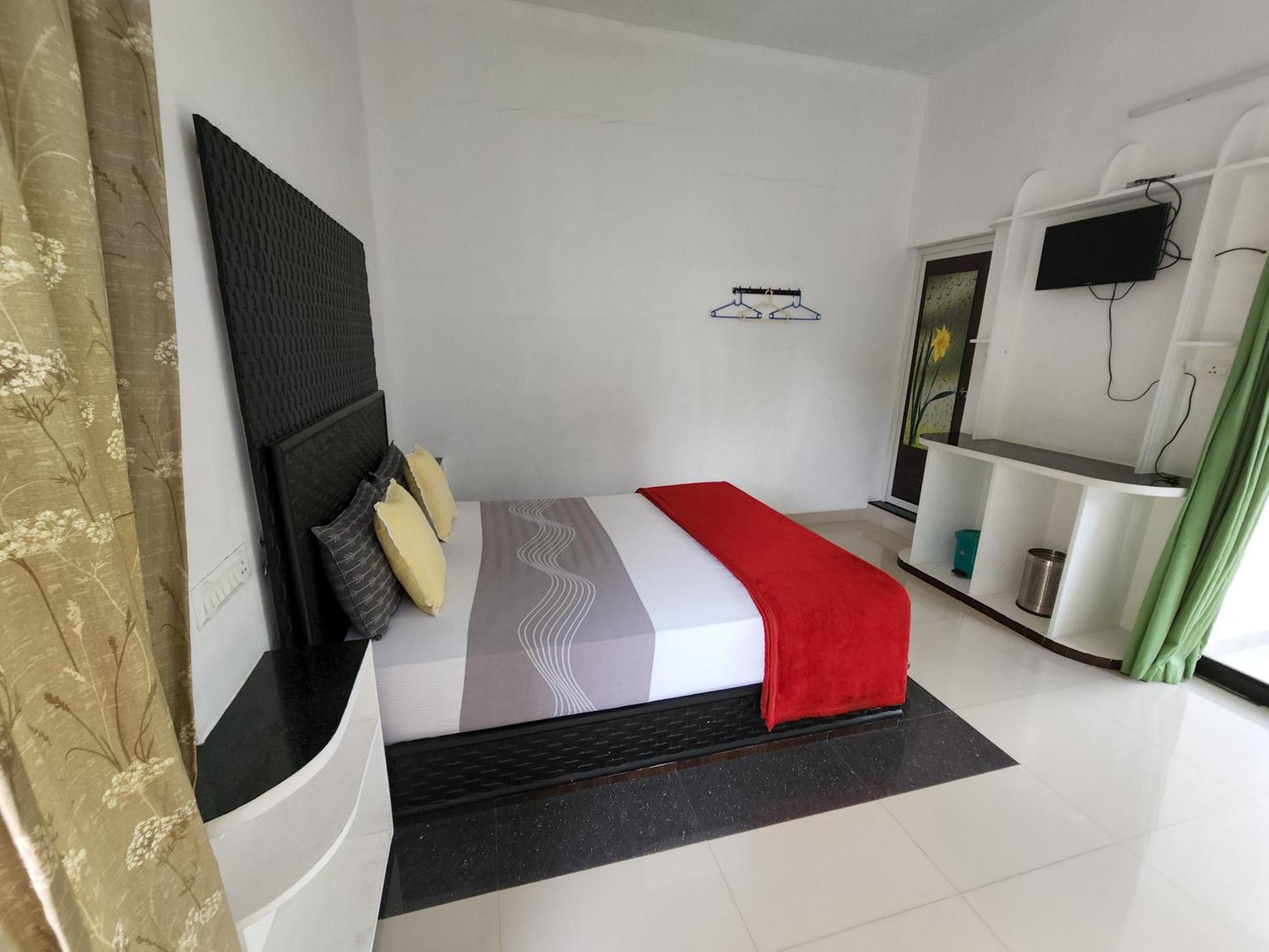 Kairali Palace Home Stay Thekkady Ngoại thất bức ảnh